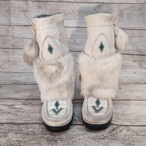 Manitobah Mukluks White Rabbit Fur Leather Winter Boots – Women’s Size 6